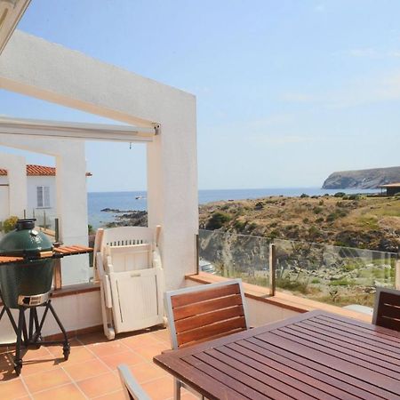 Beachfront Duplex With Terrace And Sea Views - Cadaques Luaran gambar