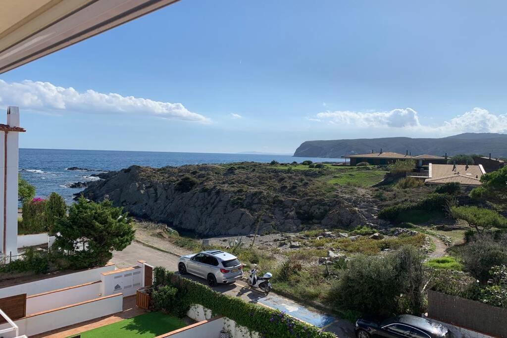 Beachfront Duplex With Terrace And Sea Views - Cadaques Luaran gambar