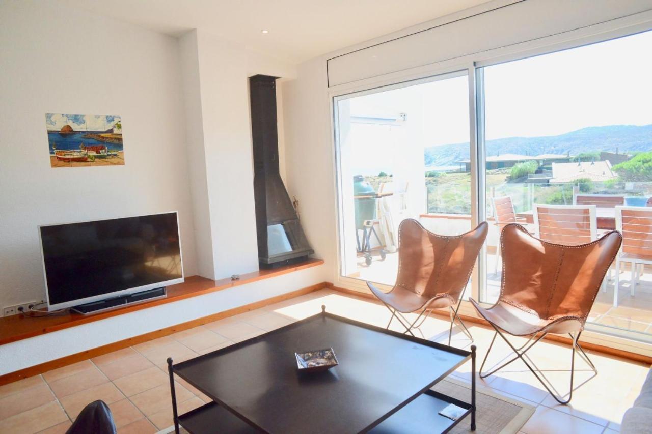 Beachfront Duplex With Terrace And Sea Views - Cadaques Luaran gambar