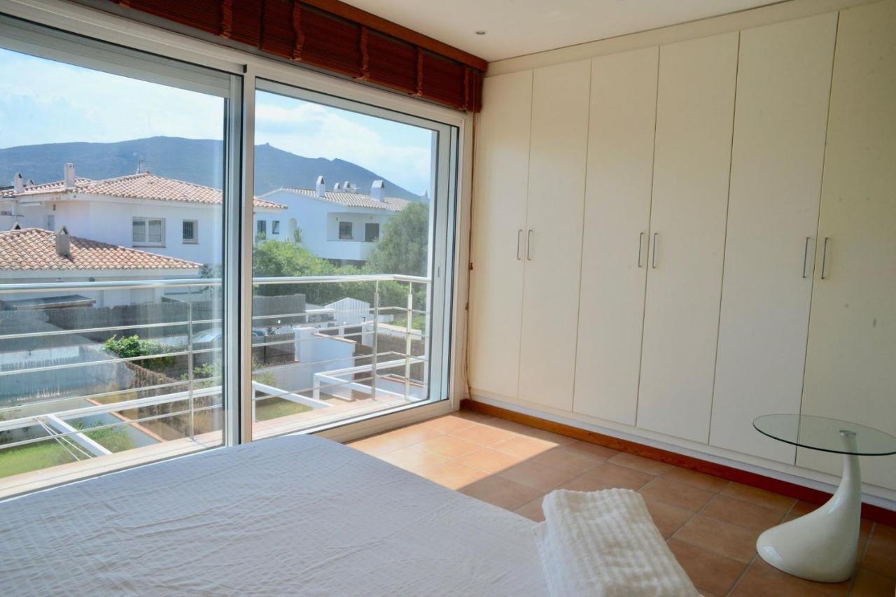 Beachfront Duplex With Terrace And Sea Views - Cadaques Luaran gambar