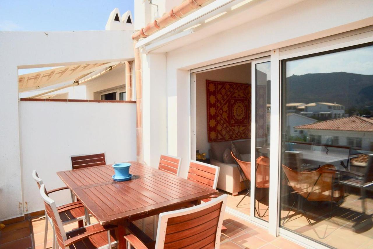 Beachfront Duplex With Terrace And Sea Views - Cadaques Luaran gambar