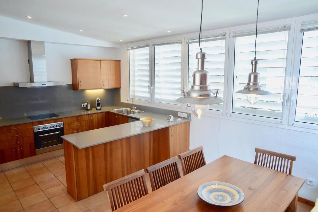 Beachfront Duplex With Terrace And Sea Views - Cadaques Luaran gambar