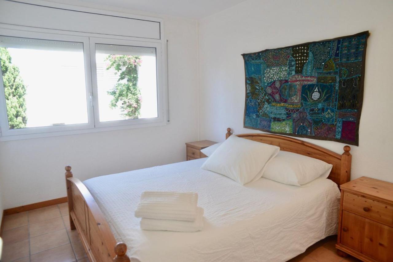 Beachfront Duplex With Terrace And Sea Views - Cadaques Luaran gambar