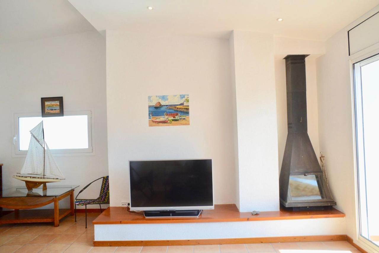 Beachfront Duplex With Terrace And Sea Views - Cadaques Luaran gambar