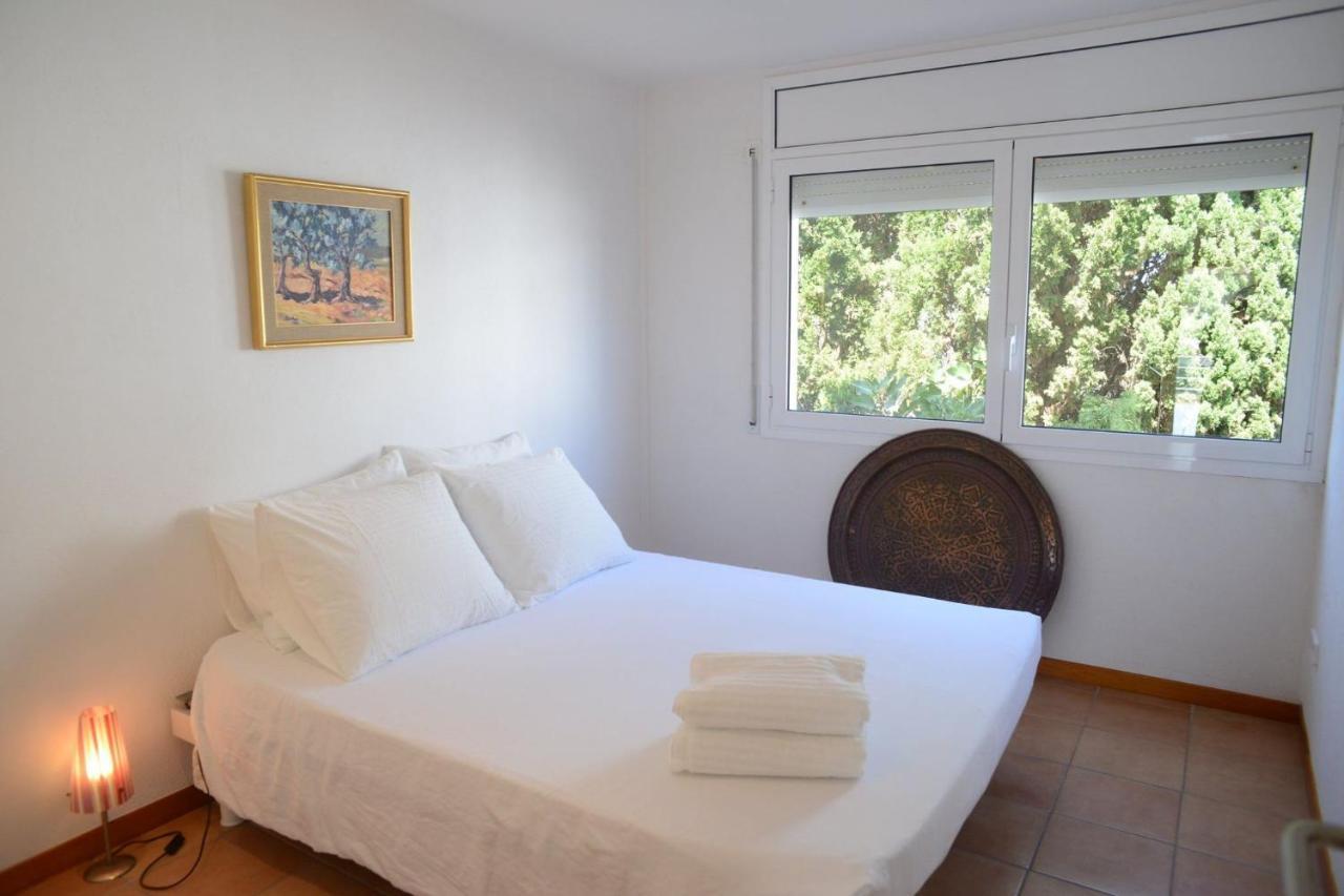 Beachfront Duplex With Terrace And Sea Views - Cadaques Luaran gambar