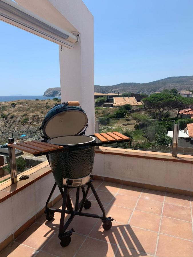 Beachfront Duplex With Terrace And Sea Views - Cadaques Luaran gambar